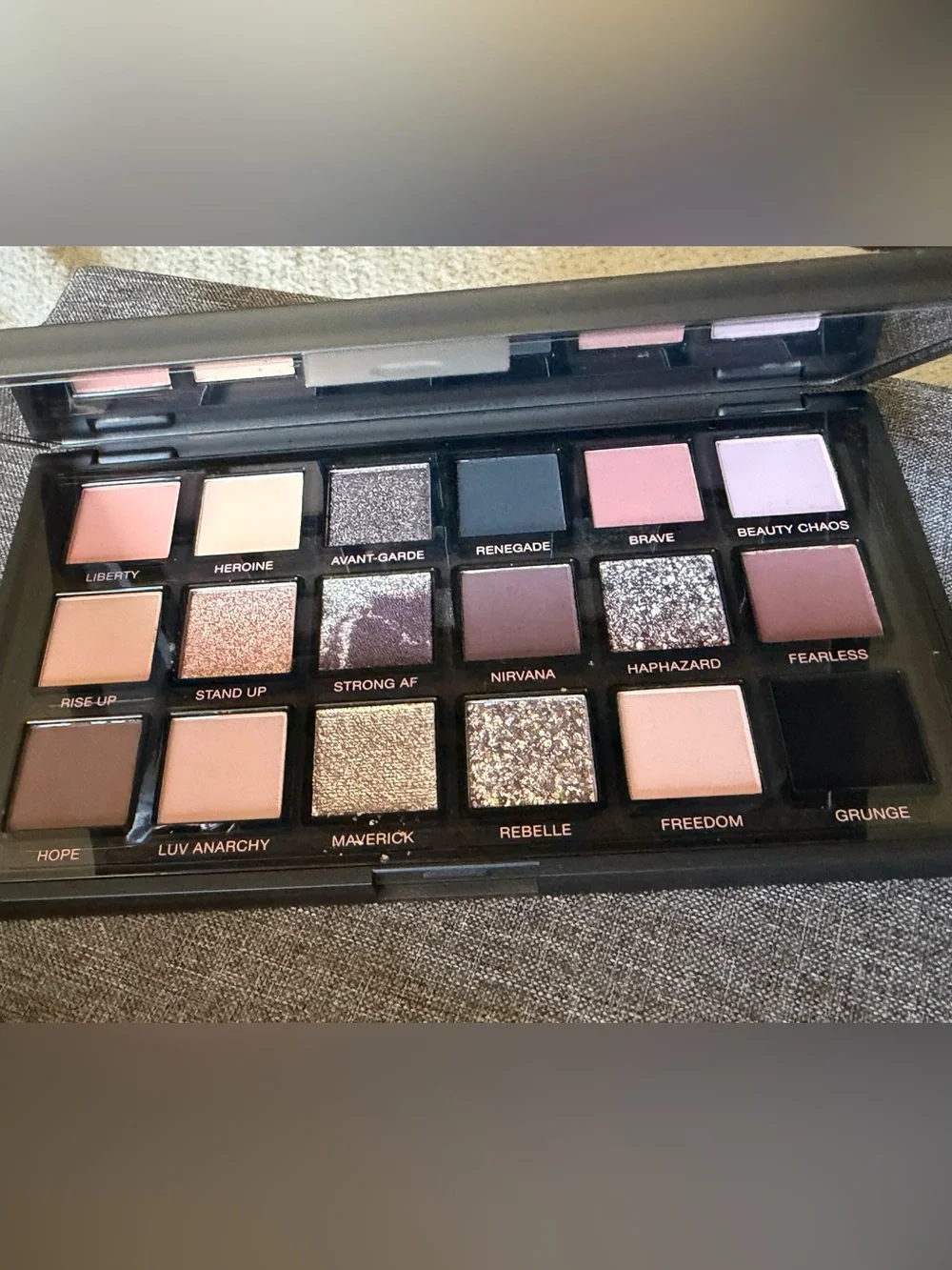 HUDA BEAUTY Icy Nude & Pretty Grunge Duo Palette Set
